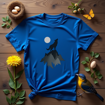 Wolf Howling, mountain landscape Softstyle T-Shirt