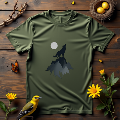 Wolf Howling, mountain landscape Softstyle T-Shirt